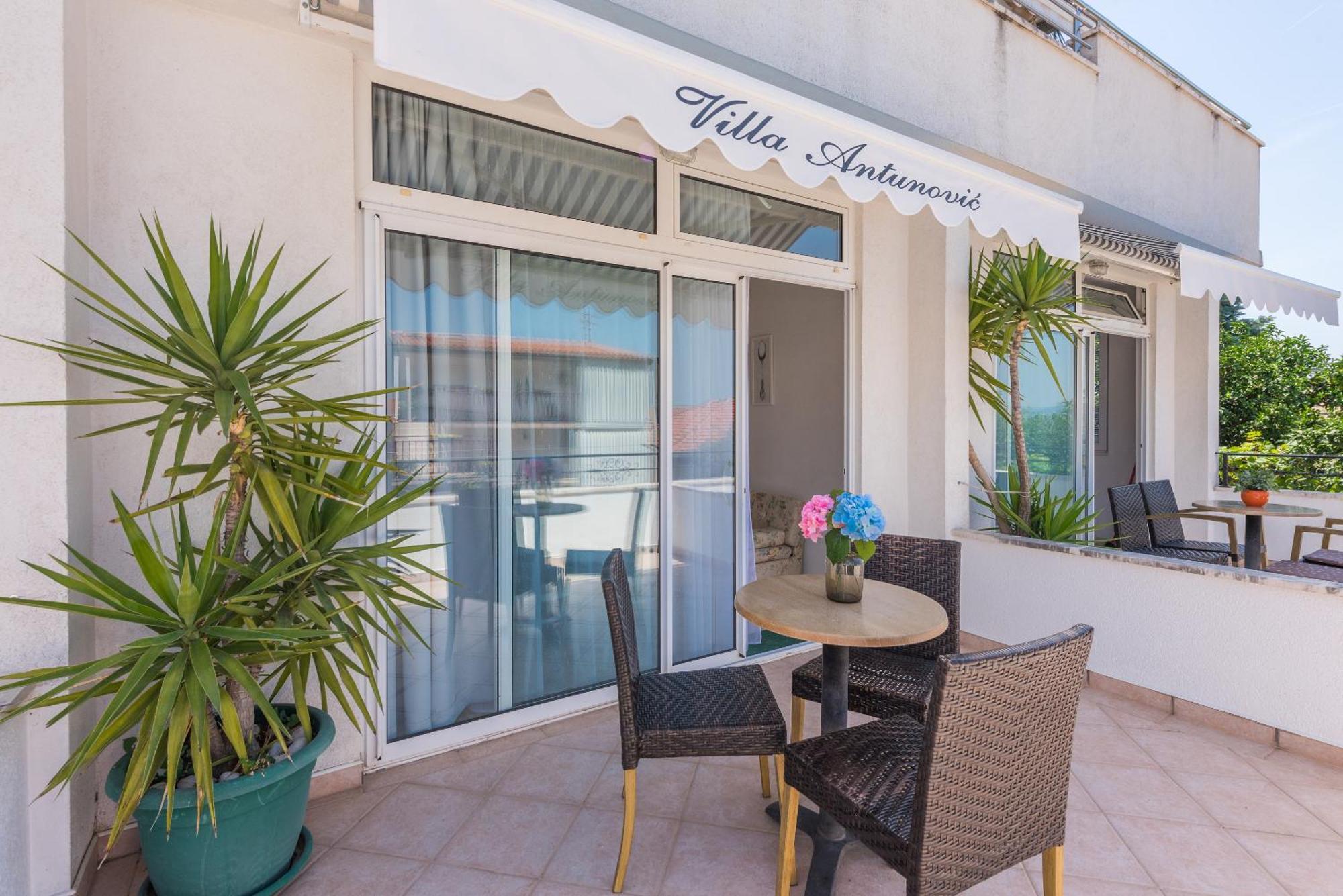 Apartmani Antunovic Podgora Esterno foto