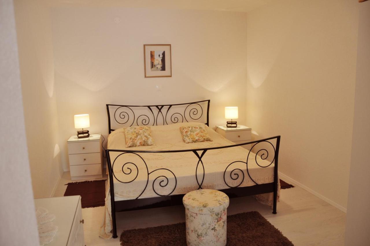 Apartmani Antunovic Podgora Esterno foto