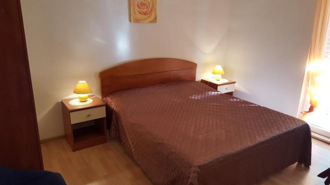 Apartmani Antunovic Podgora Esterno foto