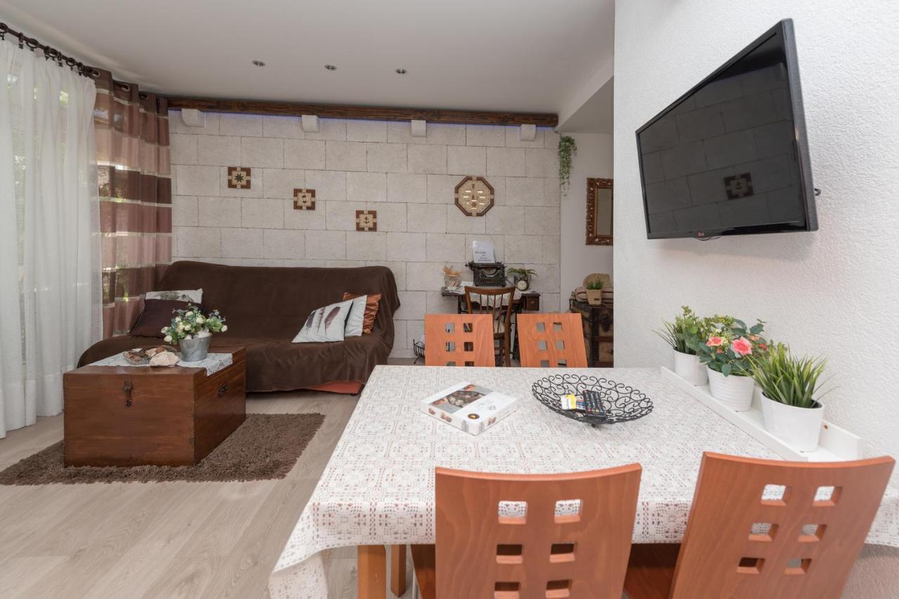 Apartmani Antunovic Podgora Esterno foto
