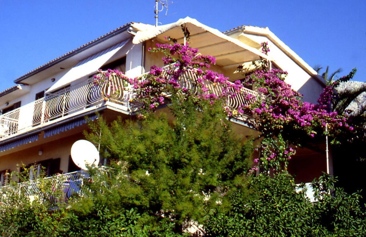 Apartmani Antunovic Podgora Esterno foto
